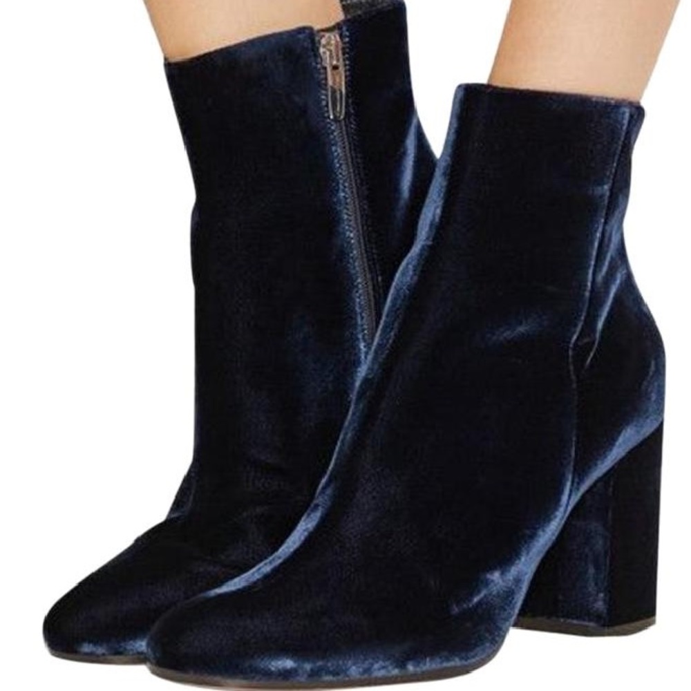 Velvet Booties 💙